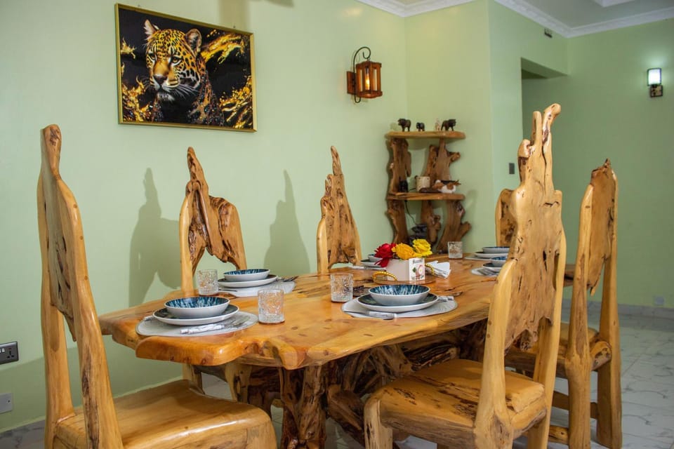 Seating area, Dining area
