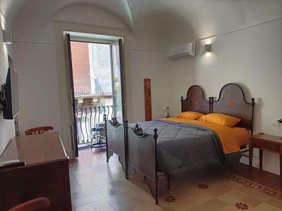 Photo of the whole room, Bedroom, air conditioner