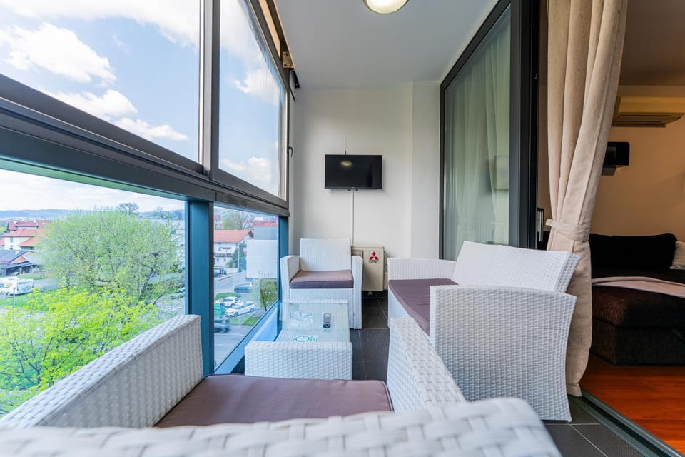 TV and multimedia, View (from property/room), Balcony/Terrace, Balcony/Terrace, Living room, Seating area