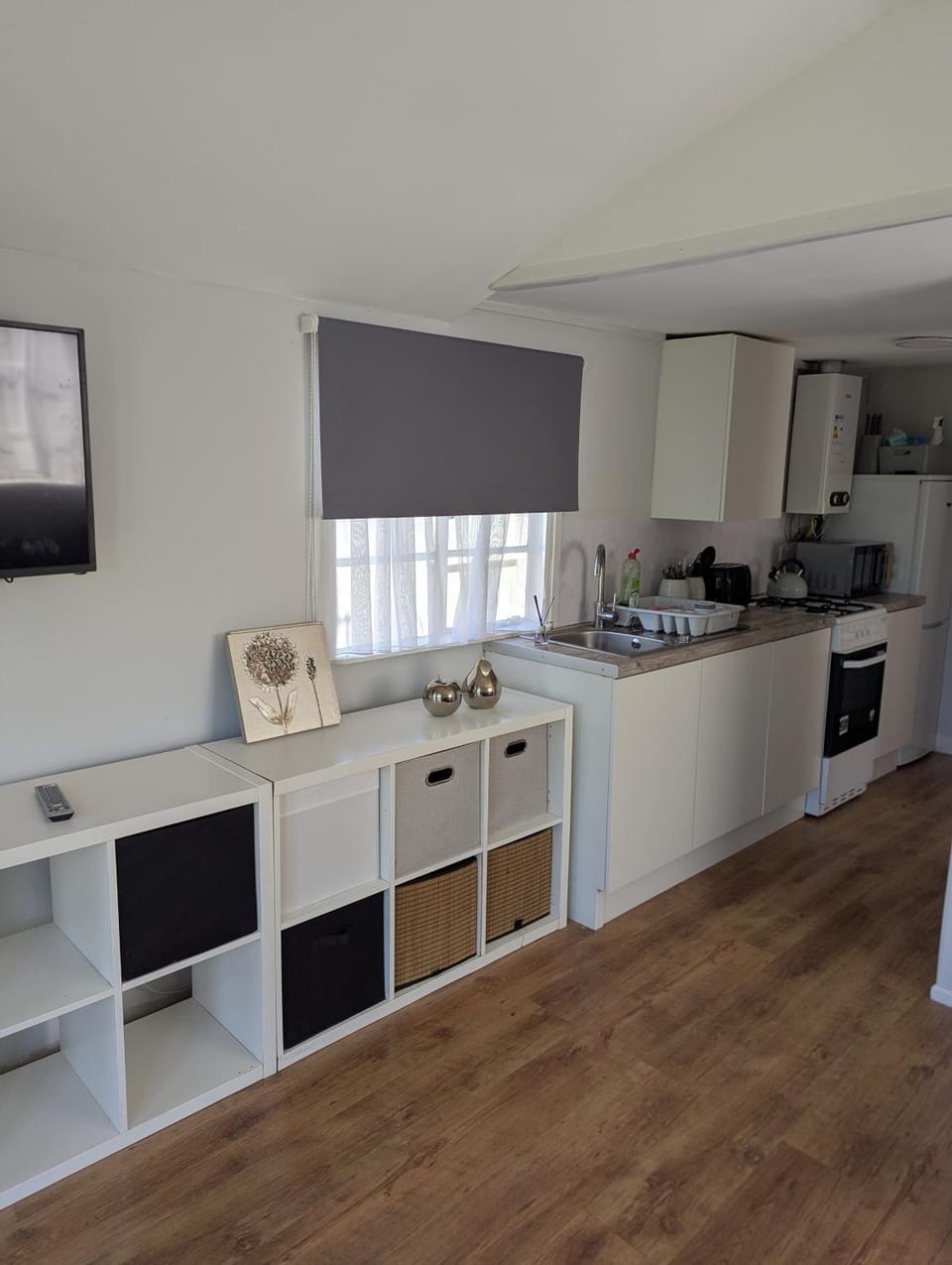 Kitchen or kitchenette, oven, stove