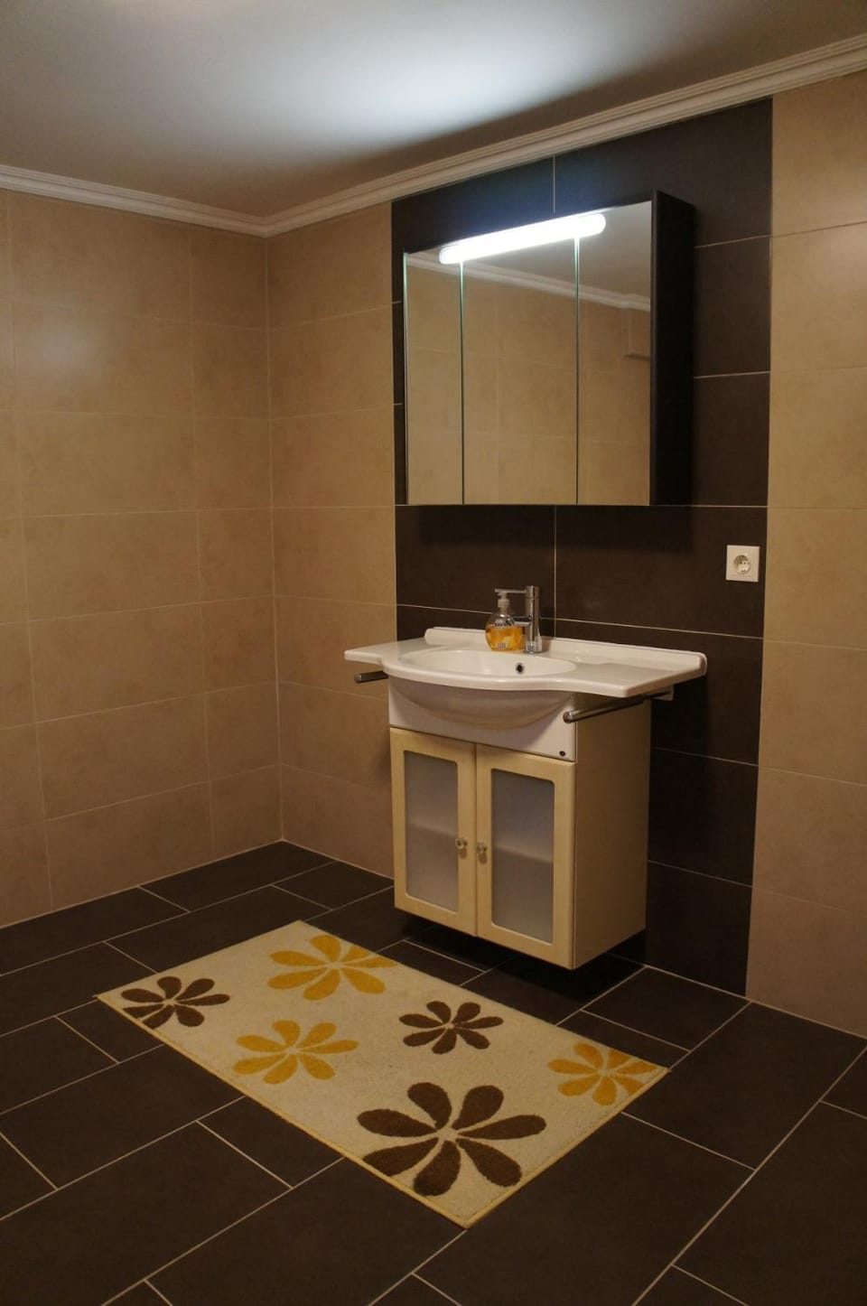 Haus House Near Fair Exhibition Messe very close 9 min walking Apartment in Hanover