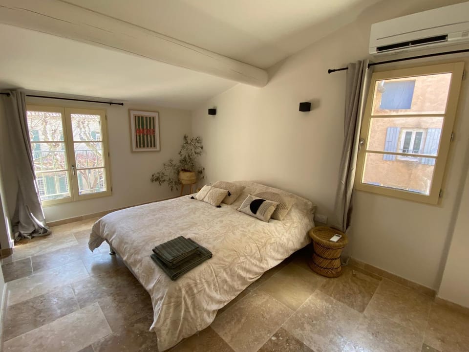 Bed, Bedroom, air conditioner