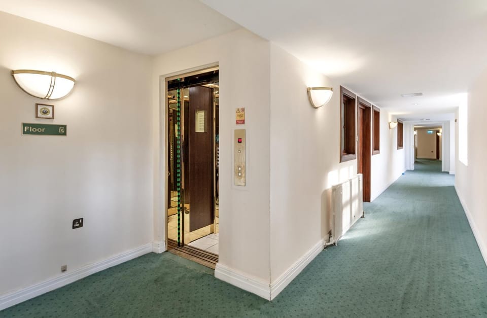 ROYAL Apartment over HARRODS House in City of Westminster