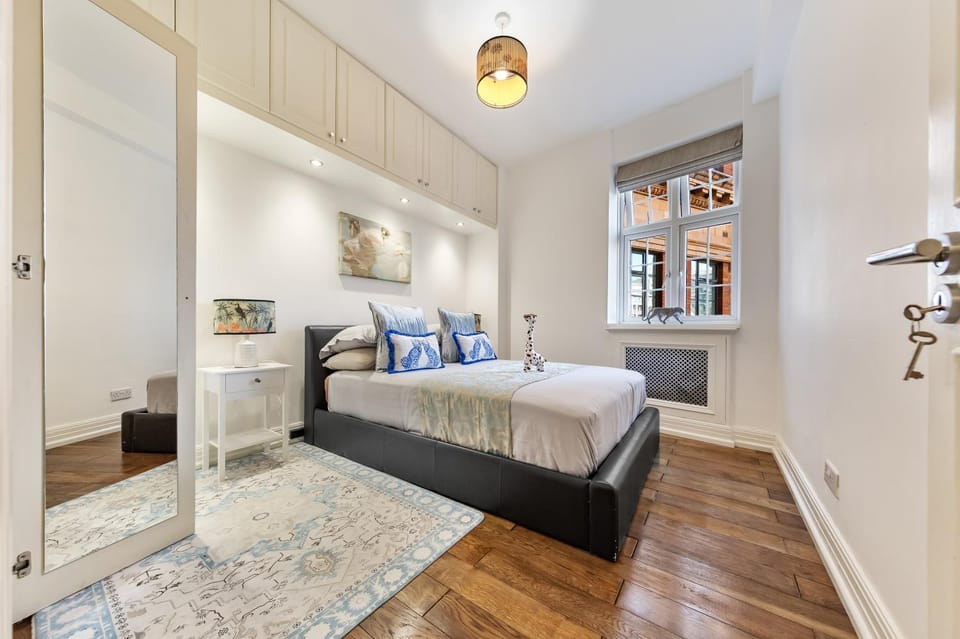 ROYAL Apartment over HARRODS House in City of Westminster