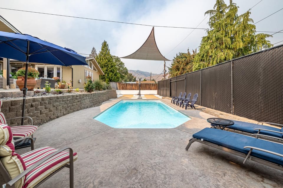 Swimming pool, Swimming pool