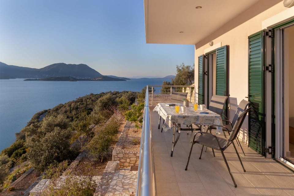View (from property/room), Balcony/Terrace, Garden view, Sea view
