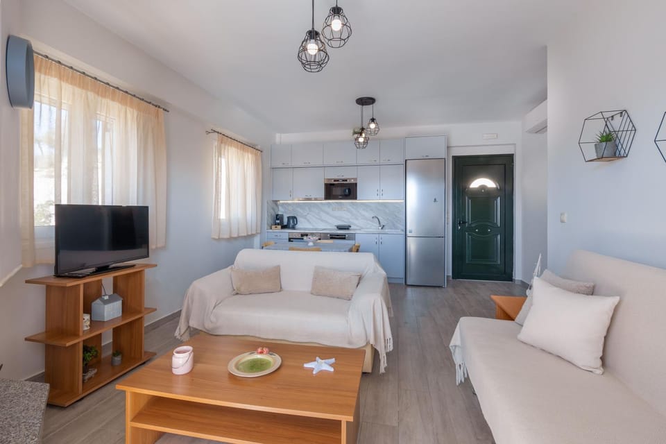 Kitchen or kitchenette, Living room, Seating area, internet, air conditioner