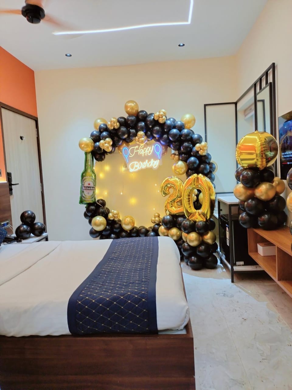 Bed, Photo of the whole room, Bedroom