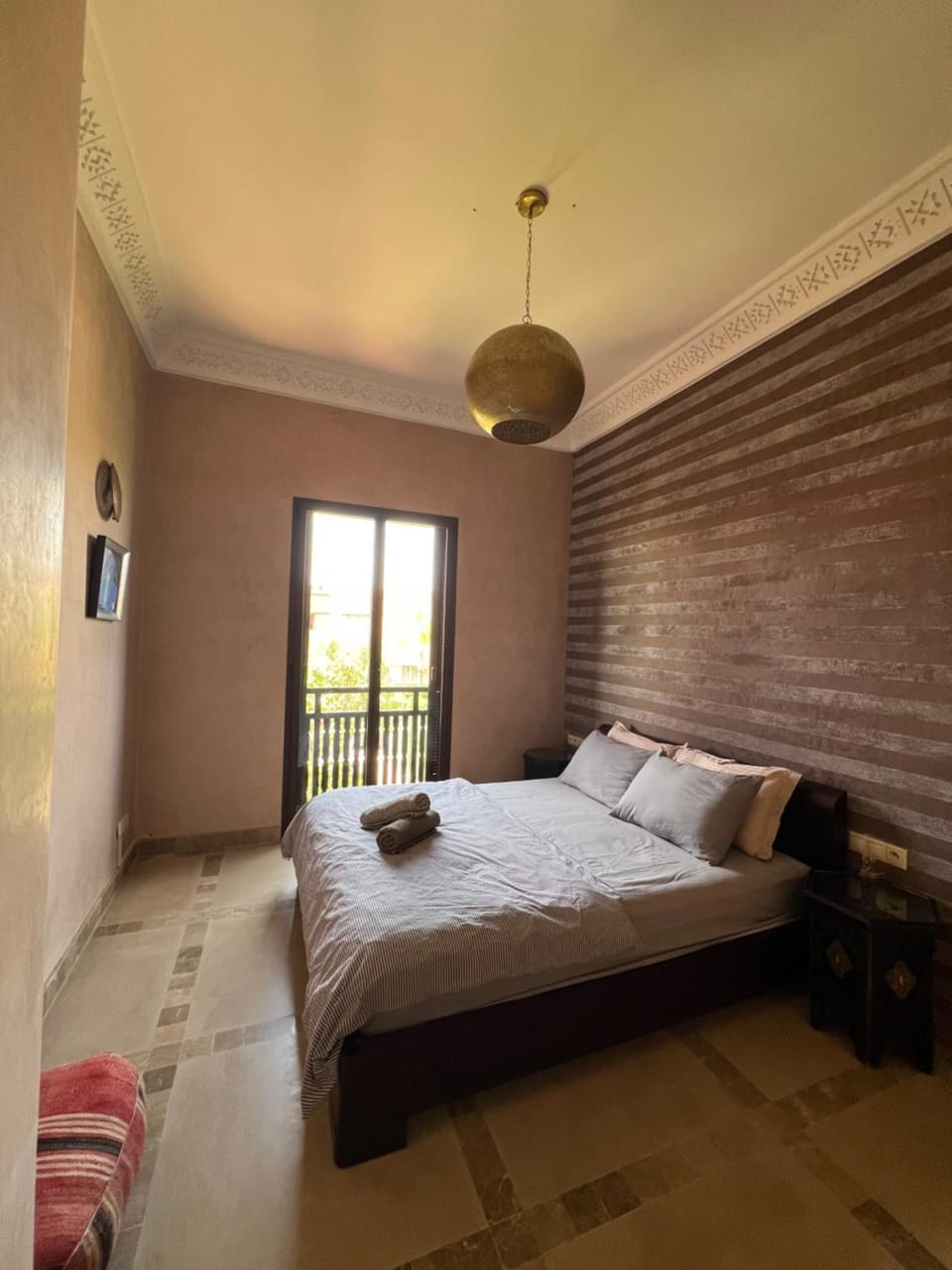 Bed, Photo of the whole room, Bedroom, towels