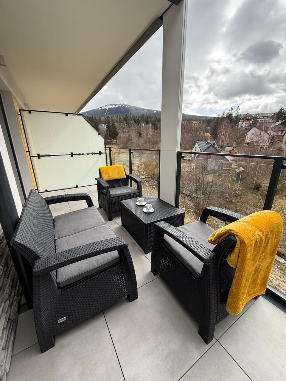 Day, Natural landscape, View (from property/room), Balcony/Terrace, Seating area, Mountain view