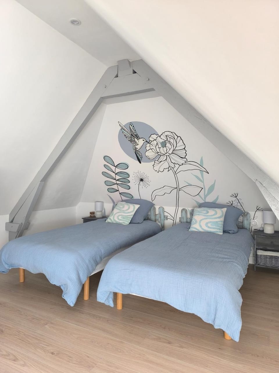 Bed, Photo of the whole room
