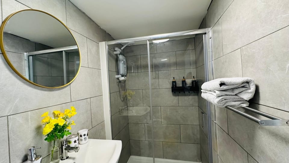 Shower, Bathroom, heating, towels