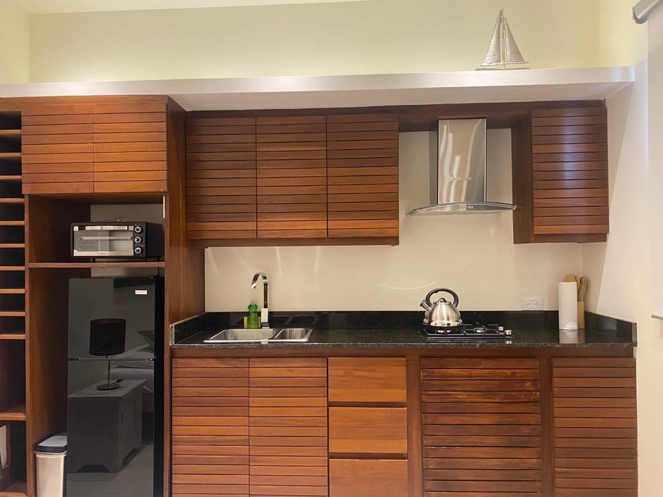 Kitchen or kitchenette, pet friendly, stove