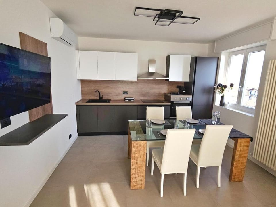 Kitchen or kitchenette, Dining area, dishwasher, microwave, oven, stove