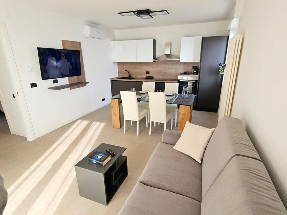 TV and multimedia, Kitchen or kitchenette, Living room, Seating area, Dining area, oven, stove