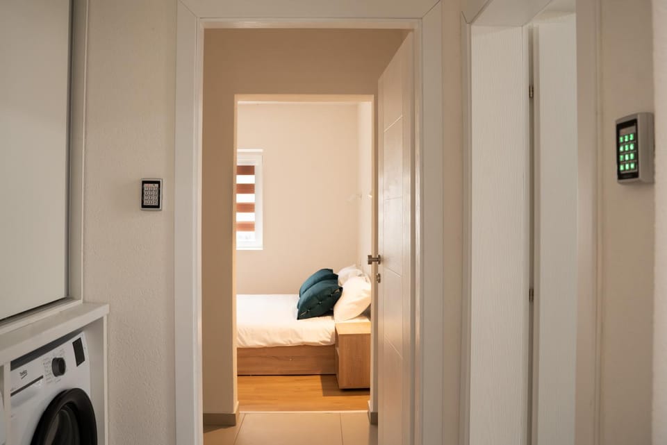 Photo of the whole room, Bedroom, dryer