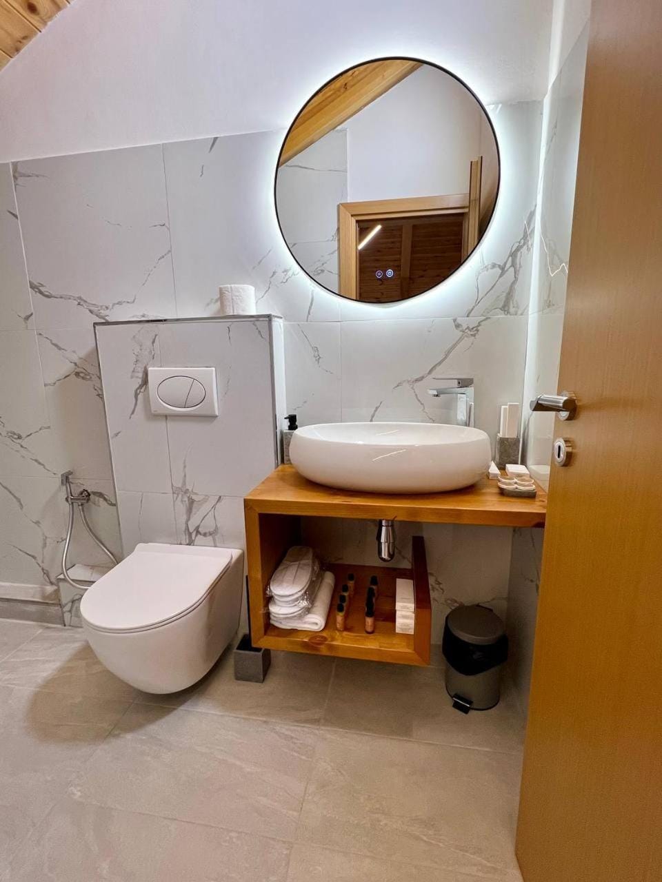 Toilet, Bathroom, towels