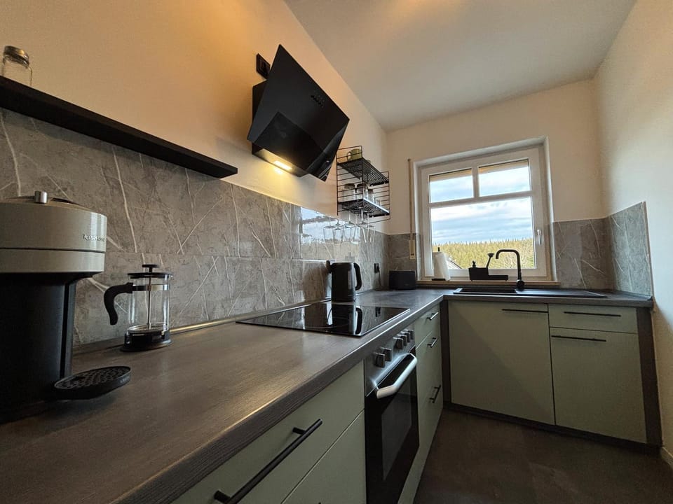 Coffee/tea facilities, Kitchen or kitchenette, stove, stove, kitchen, kitchen