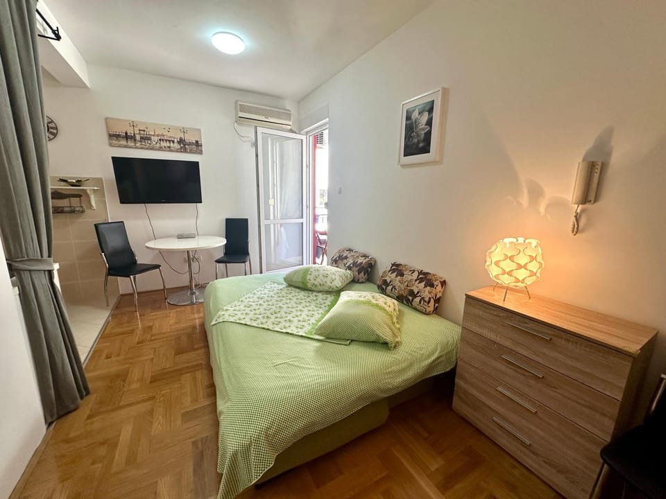 Happy Time Studio Apartment in Budva Municipality