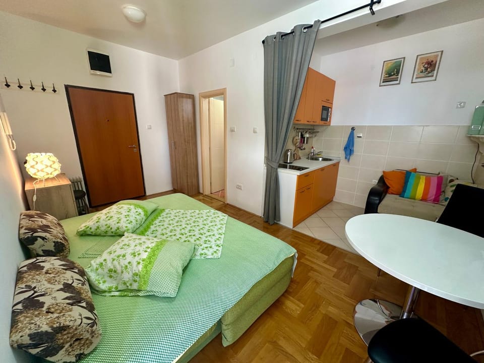 Happy Time Studio Apartment in Budva Municipality