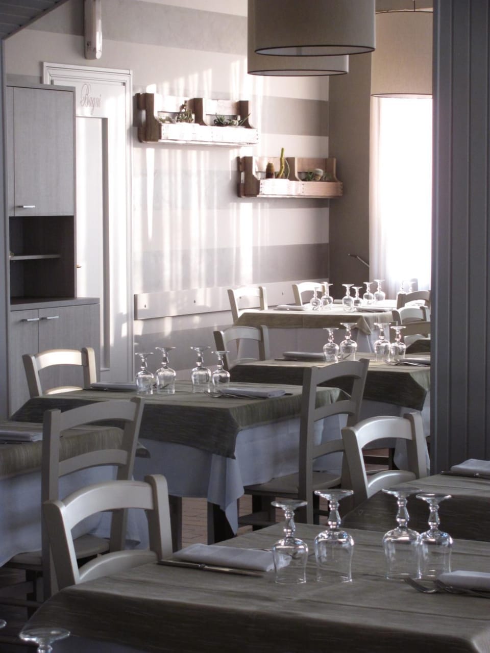 Day, Food and drinks, Business facilities, Decorative detail, On site