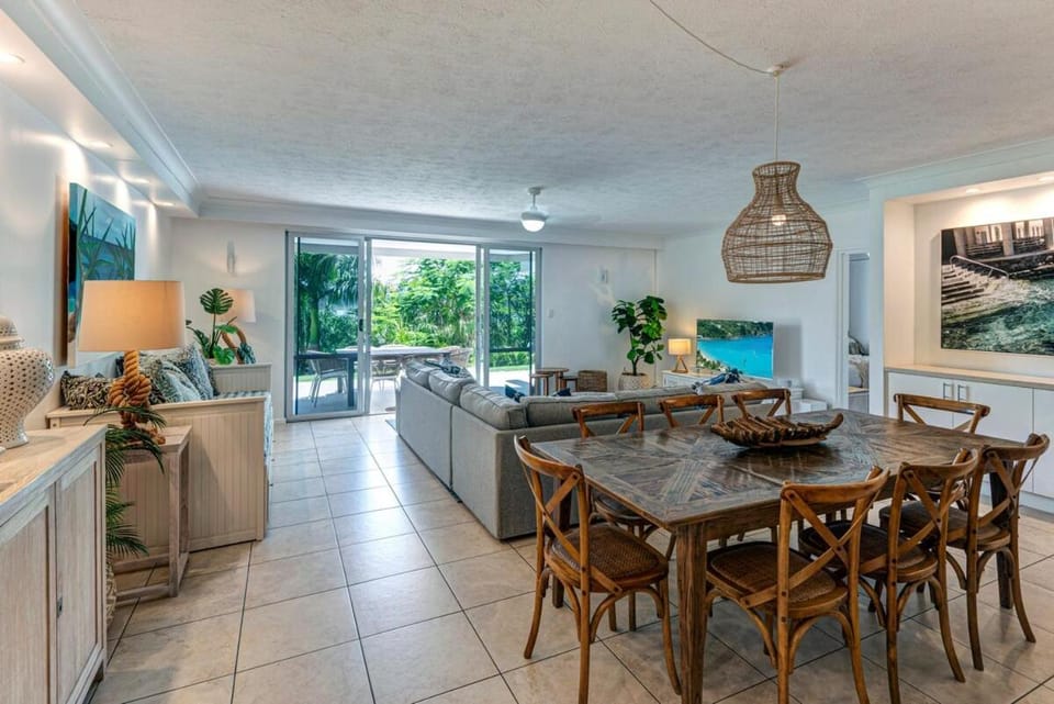 Poinciana 012 & Free Buggy Hamilton Island Apartment in Whitsundays