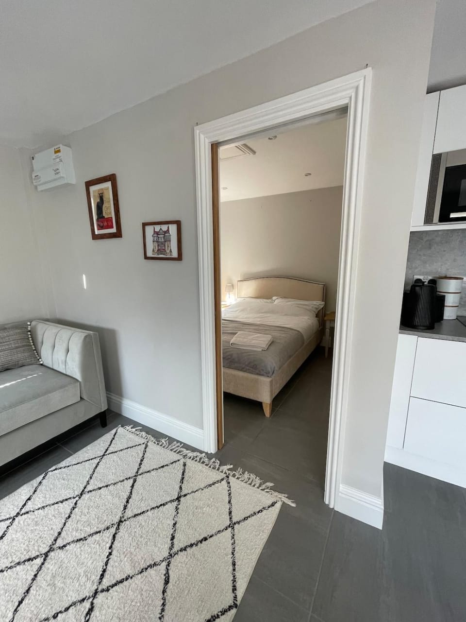 Bed, Kitchen or kitchenette, Photo of the whole room, Bedroom