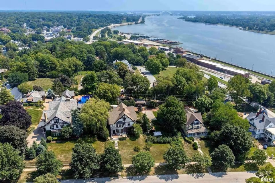 Historic Tudor with River Views & Fun Gaming Room House in Davenport