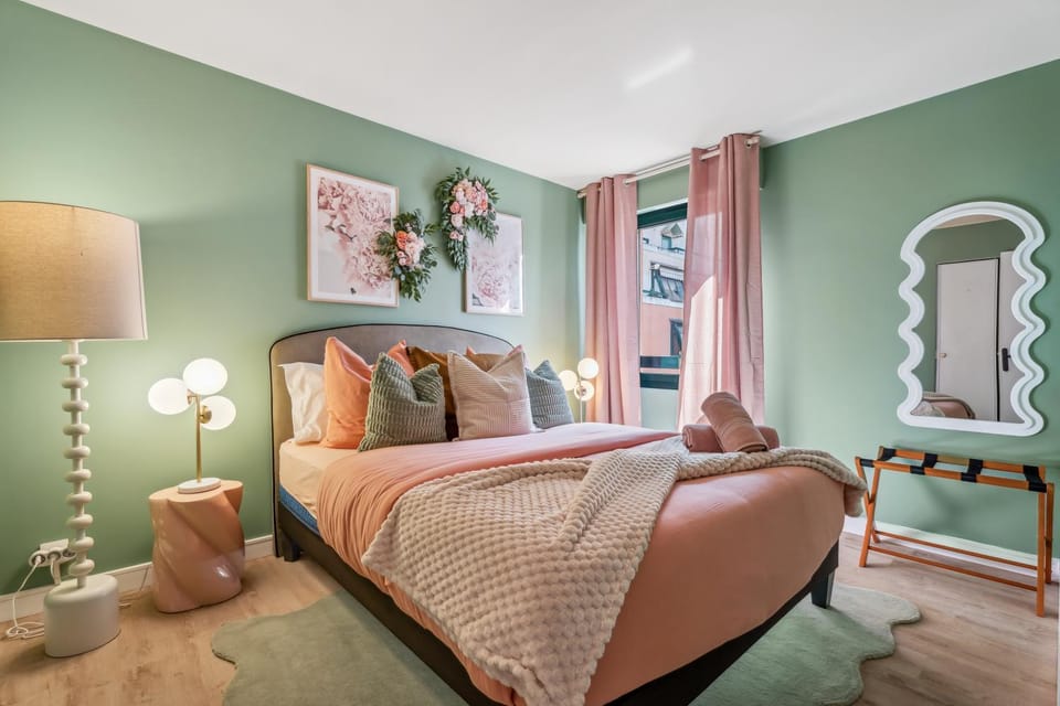Bed, Photo of the whole room, Bedroom
