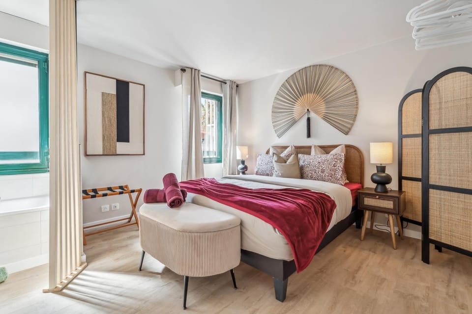 Bed, Photo of the whole room, Bedroom