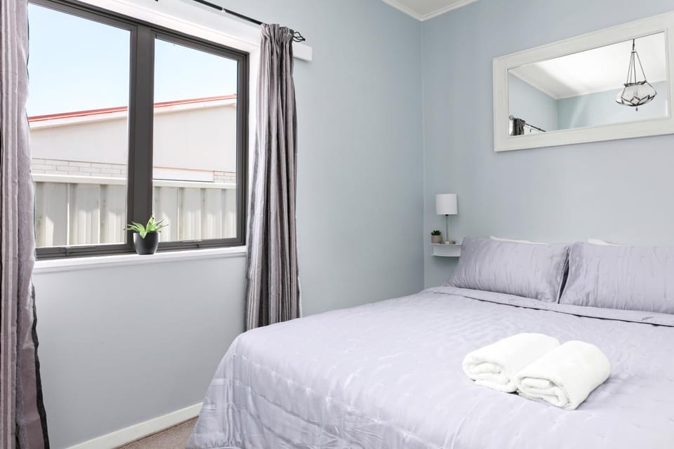 Central Family Home 5 min to CBD! House in Gisborne