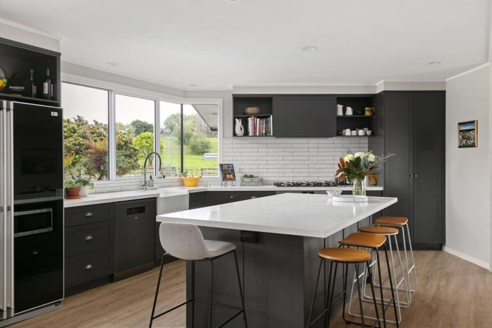NEW - Farm House Near Town! House in Gisborne
