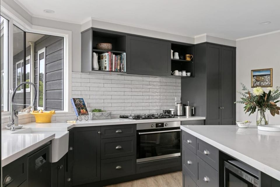 NEW - Farm House Near Town! House in Gisborne