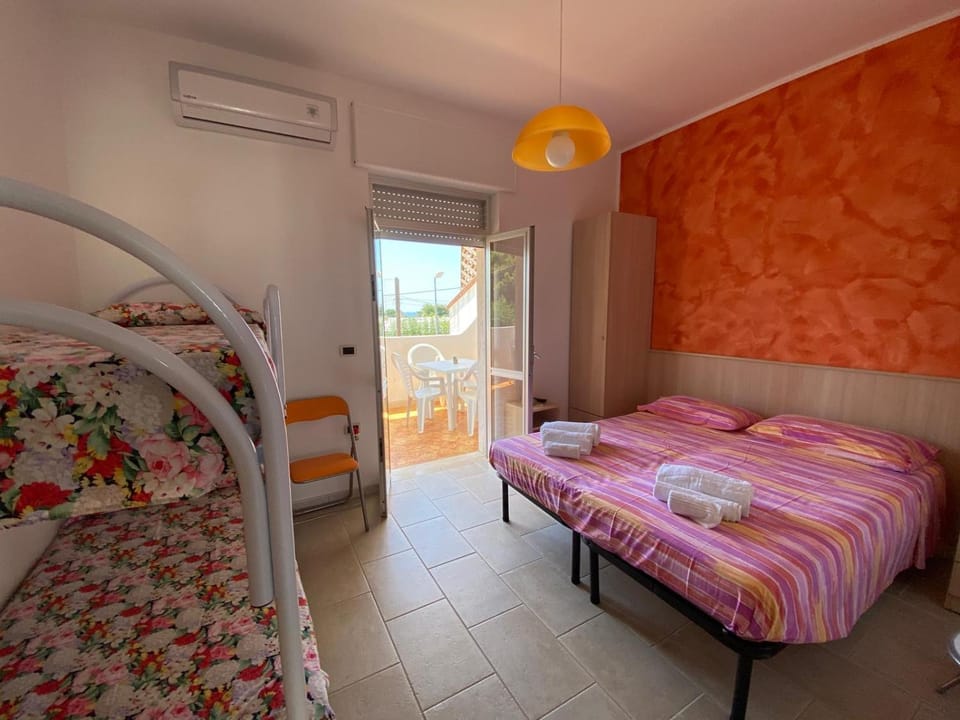 Bed, Photo of the whole room, Bedroom, air conditioner