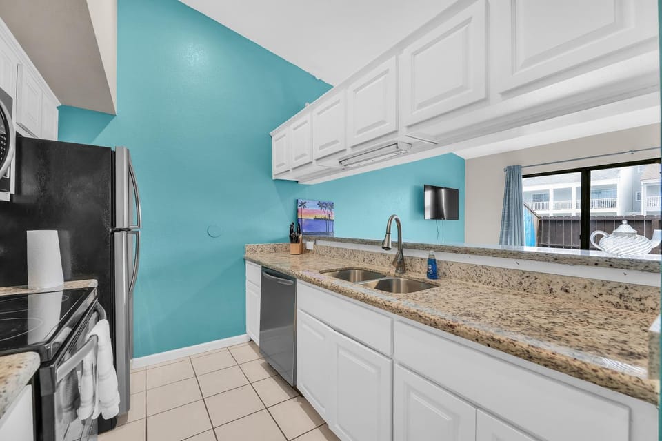 Relaxing and Spacious 2 bed 2 ba Short Walk to Beach A House in South Padre Island