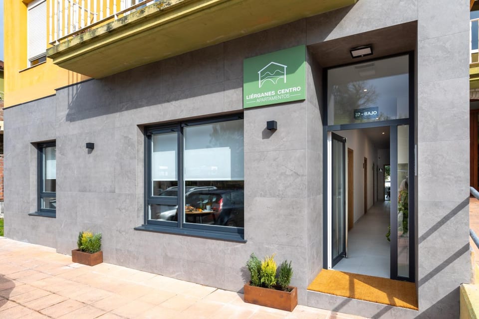 Property building, Facade/entrance, Lobby or reception
