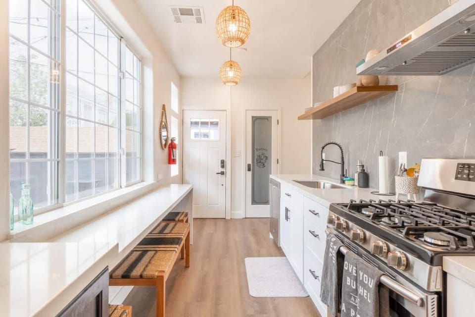 Stylish 2-Bedroom walking distance to Downtown House in Reno