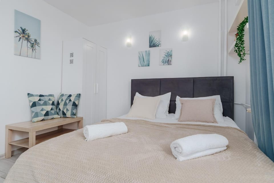 Bed, Day, Photo of the whole room, Bedroom, heating, internet, towels, wardrobe