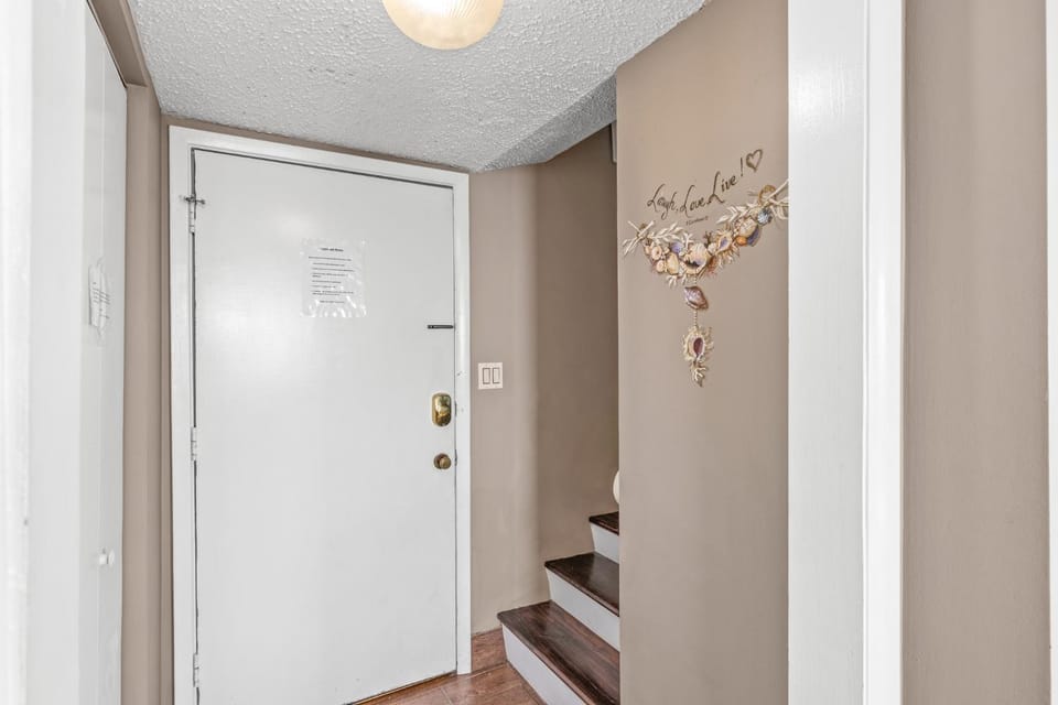 Pinnacle Port A-506 House in Sunnyside