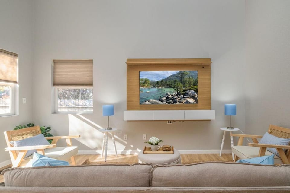 Designer Home conveniently located in Reno NV House in Reno