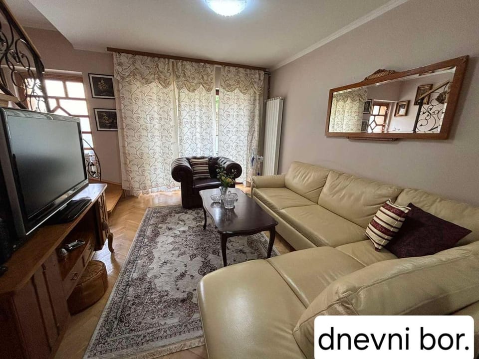 Communal lounge/ TV room, TV and multimedia, Living room, Seating area, Evening entertainment