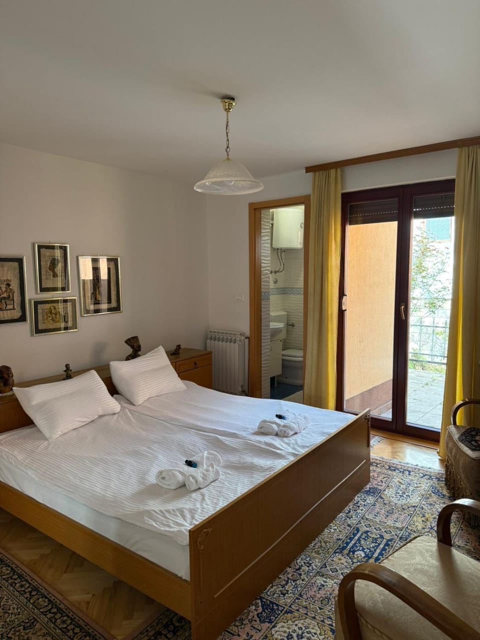 Toilet, Property building, Bed, Bathroom, Balcony/Terrace, Bedroom, wardrobe