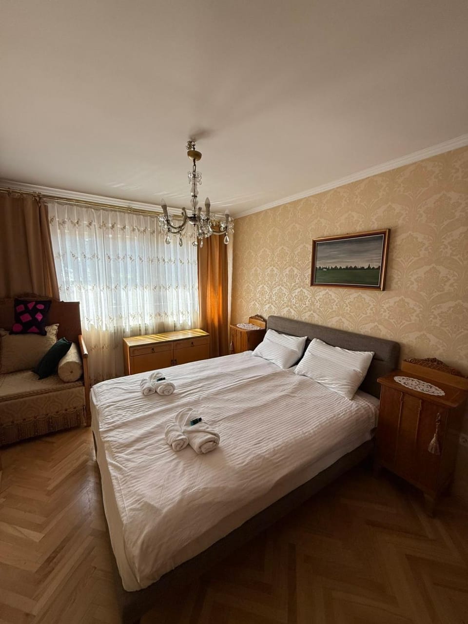 Bed, Bedroom, towels