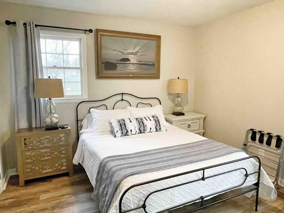 Decatur's Cozy Family Charm with Modern Touches House in Decatur