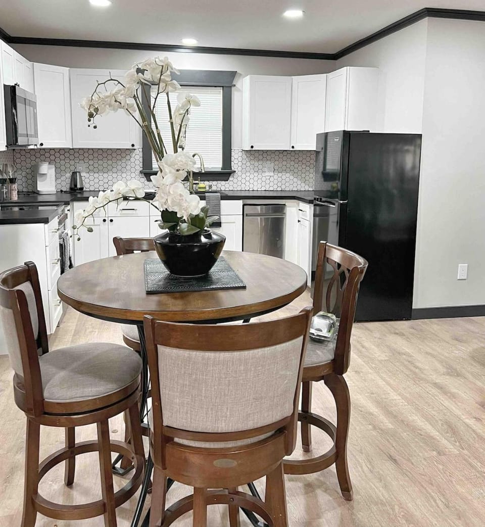 Decatur's Charming Bungalow Oasis House in Decatur