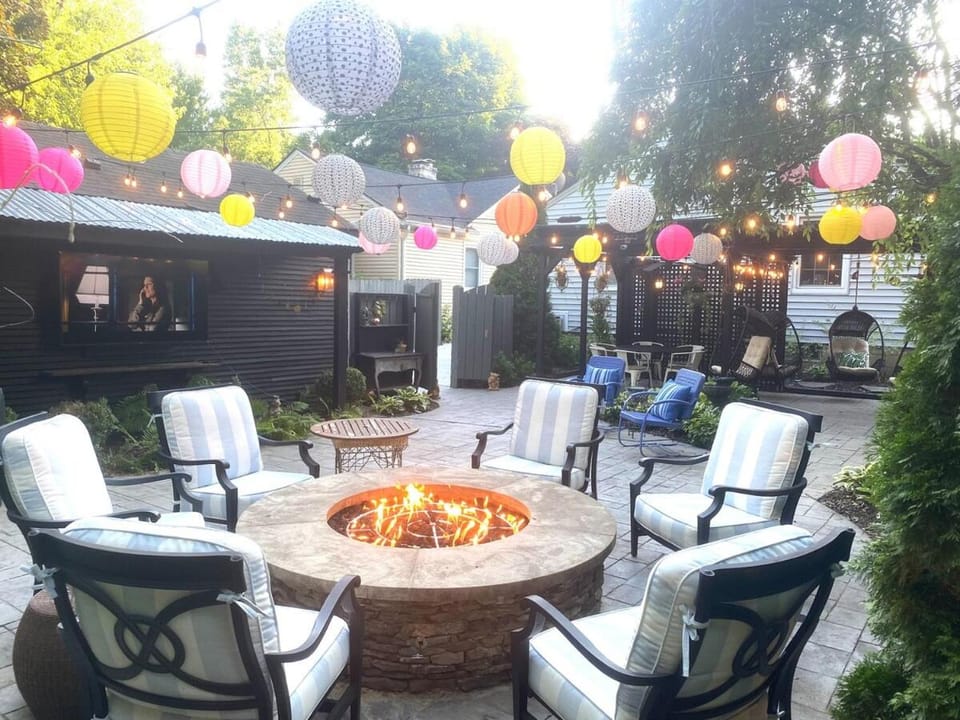 Patio, BBQ facilities, Garden, Seating area, fireplace