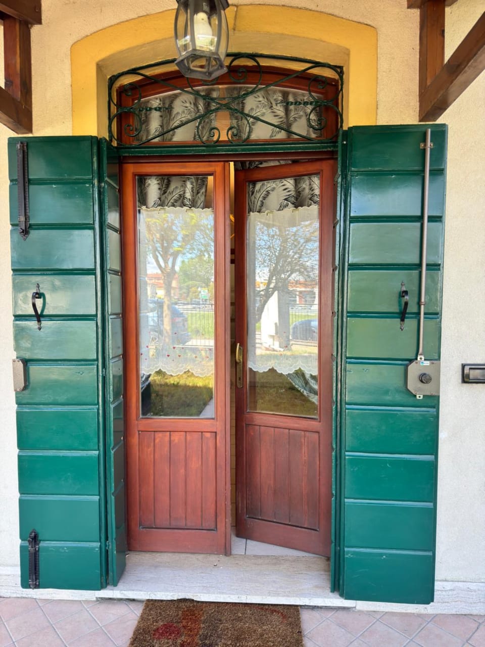 Facade/entrance, Day