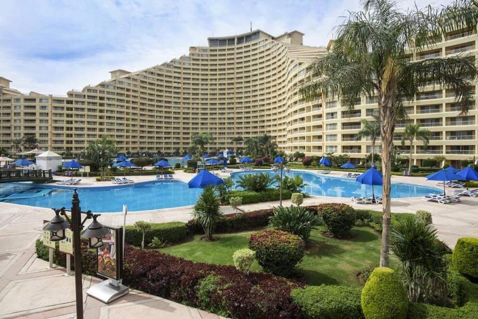 Property building, Day, Natural landscape, Garden view, Pool view, Swimming pool, Location, sunbed
