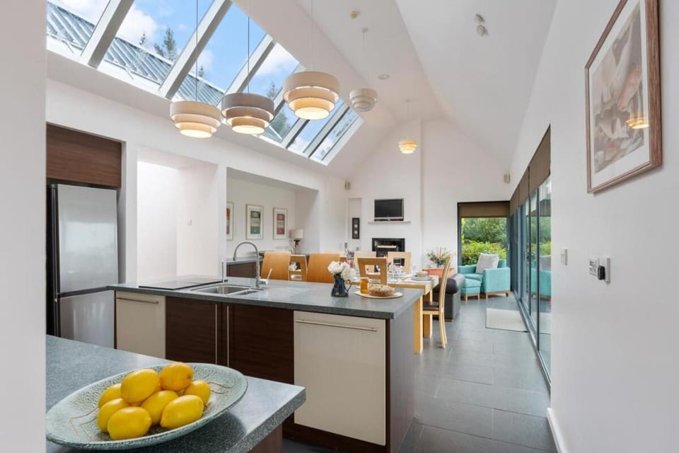 Kitchen or kitchenette, Dining area, Food