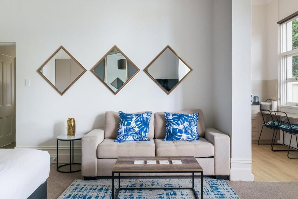 Living room, Seating area